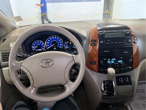 Used 2008 Toyota Sienna XLE image 41