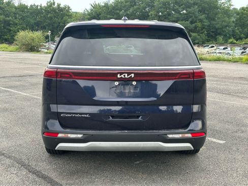 Used 2022 Kia Carnival LX FWD image 6