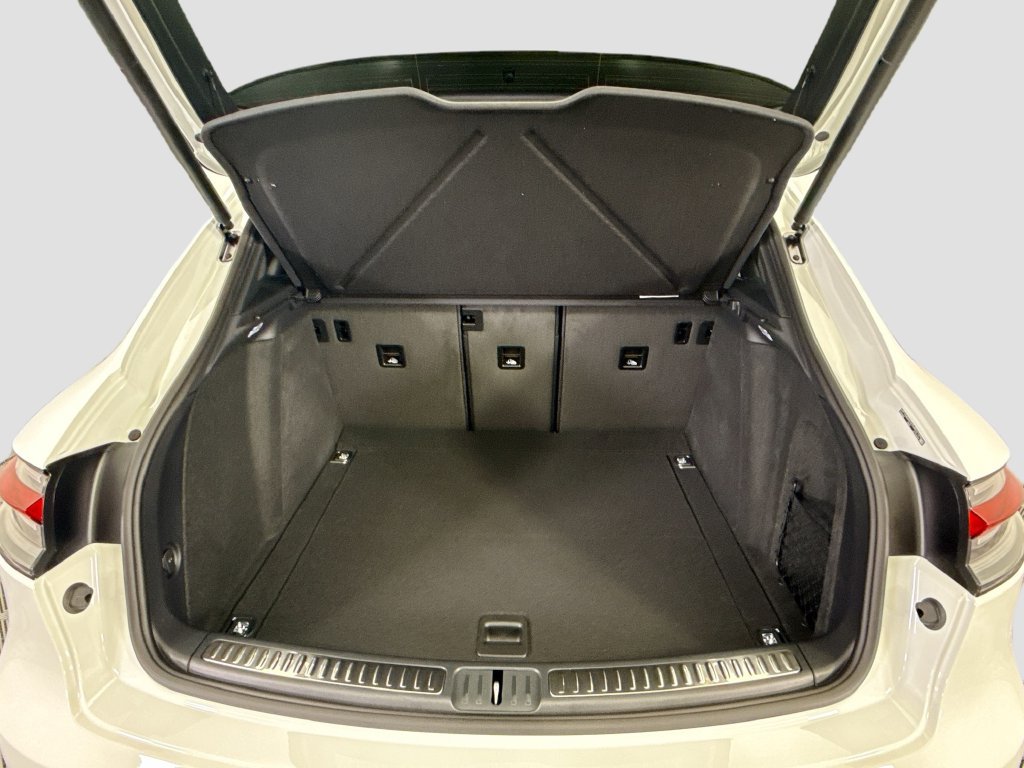 Used 2026 Porsche Macan AWD/4WD image 29