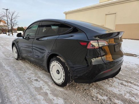 Used 2021 Tesla Model Y Long Range image 7