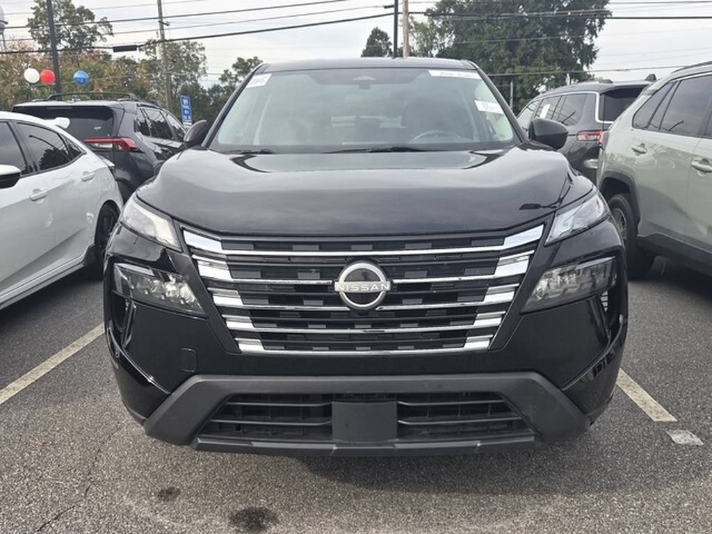 Used 2024 Nissan Rogue S AWD/4WD image 2