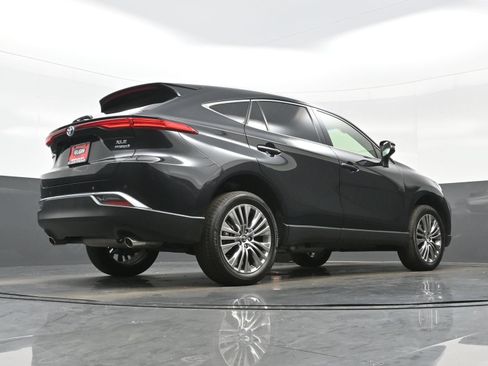 Used 2022 Toyota Venza XLE AWD/4WD image 34