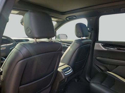 Used 2023 Cadillac XT6 Premium Luxury w/ Technology Package FWD image 11