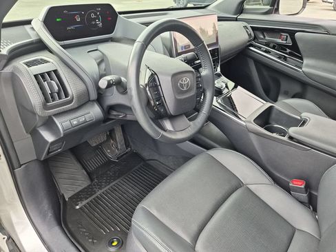 Used 2023 Toyota bZ4X AWD image 9