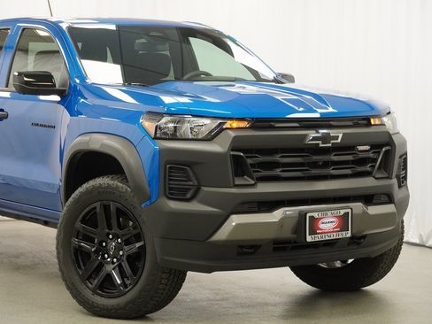 Used 2023 Chevrolet Colorado Trail Boss w/ Technology Package image 3