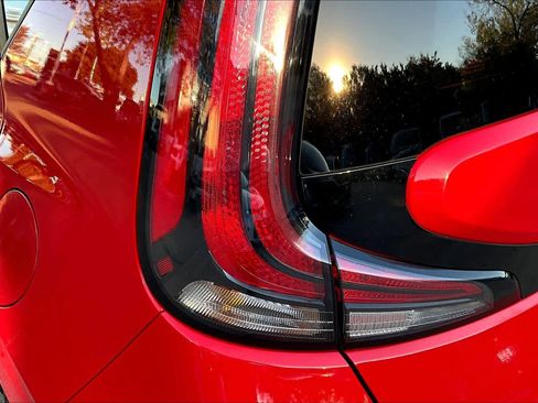 Used 2023 Kia Soul LX image 25