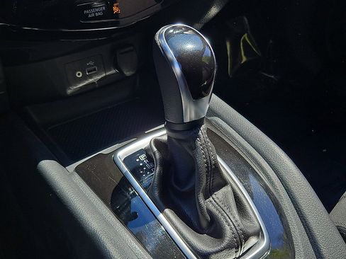 Certified 2019 Nissan Rogue SV AWD/4WD image 14