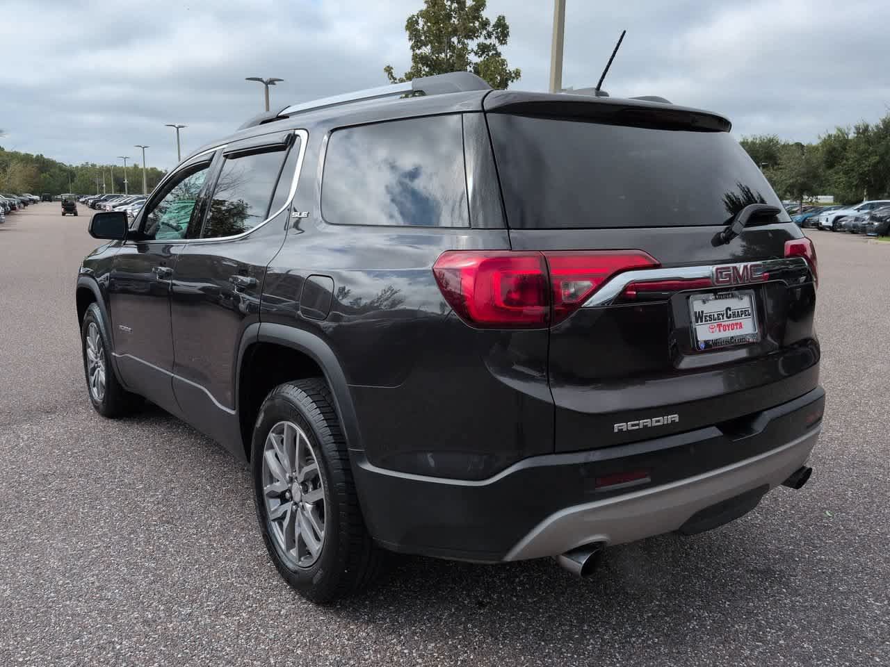Used 2019 GMC Acadia SLE w/ Driver Alert Package I FWD image 4