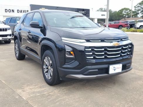 Used 2026 Chevrolet Equinox LT FWD image 2