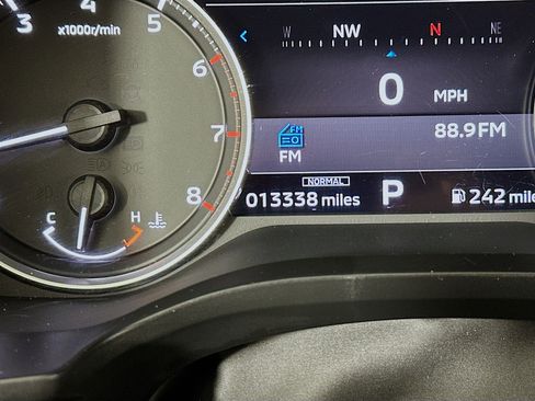 Used 2024 Mitsubishi Outlander SE Black Edition image 19