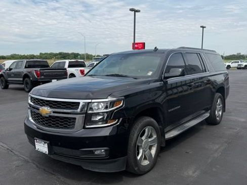 Used 2015 Chevrolet Suburban LT w/ Luxury Package AWD/4WD image 4