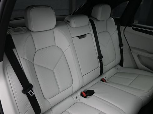 Certified 2024 Porsche Macan GTS AWD/4WD image 30