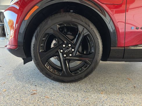 New 2026 Chevrolet Equinox EV RS FWD image 32