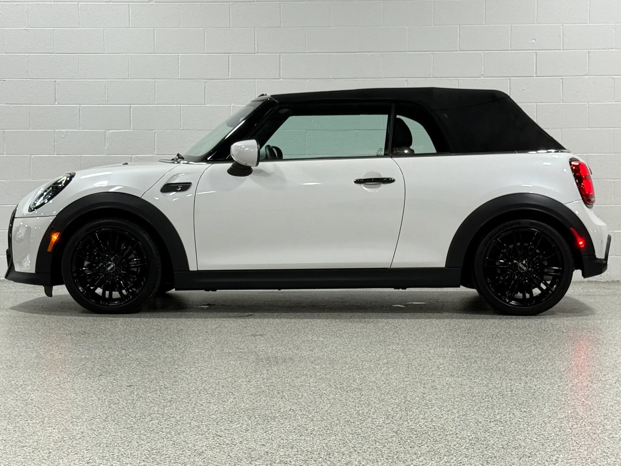 Used 2023 MINI Cooper S FWD image 11
