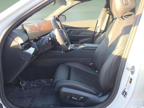 Used 2025 BMW 530i xDrive image 18