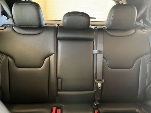 Used 2025 Jeep Compass Limited image 38