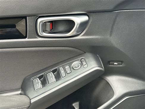 Used 2025 Honda Civic Sport image 17