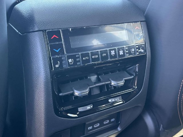 New 2027 Jeep Grand Cherokee Summit AWD/4WD image 17