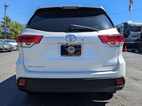 Used 2018 Toyota Highlander XLE AWD/4WD image 9