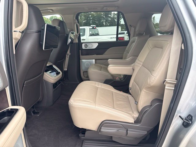 Used 2023 Lincoln Navigator L Reserve AWD/4WD image 16