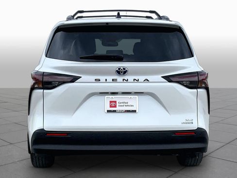 Certified 2024 Toyota Sienna XLE FWD image 5