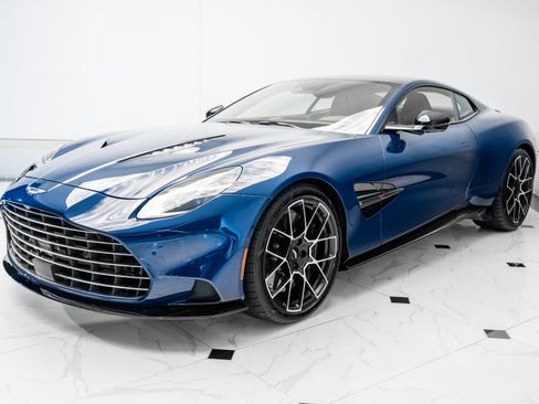 Used 2025 Aston Martin Vanquish image 43