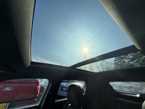 Used 2022 Chevrolet TrailBlazer RS w/ Sun and Liftgate Package image 10