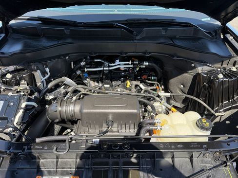 Certified 2023 Ford Explorer XLT RWD image 21