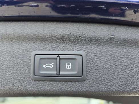 Used 2025 Audi Q3 2.0T Premium w/ Convenience Package image 17