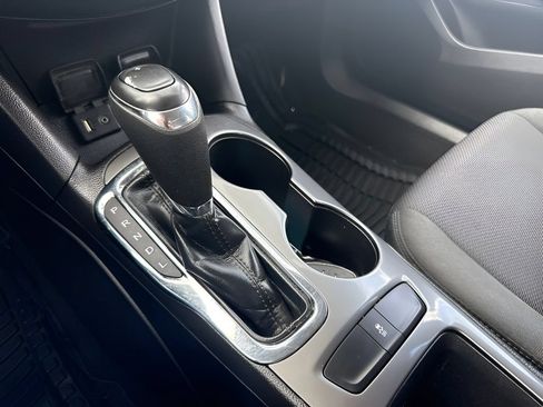 Used 2017 Chevrolet Cruze LT w/ Convenience Package FWD image 18