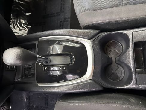 Used 2016 Nissan Rogue SV FWD image 29