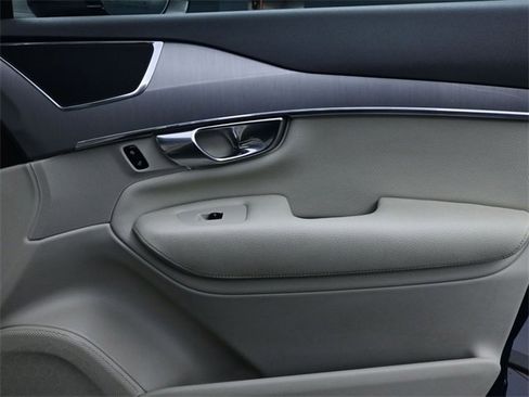 Used 2021 Volvo XC90 T5 Momentum w/ Climate Package image 31