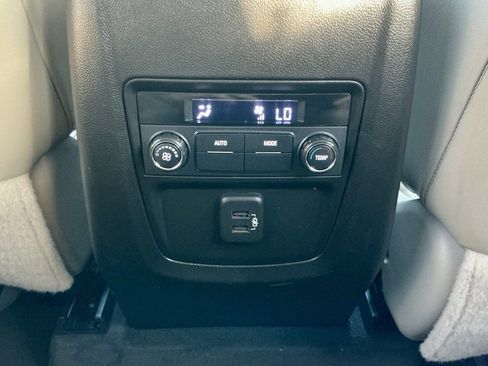 Used 2020 Buick Enclave Essence image 31