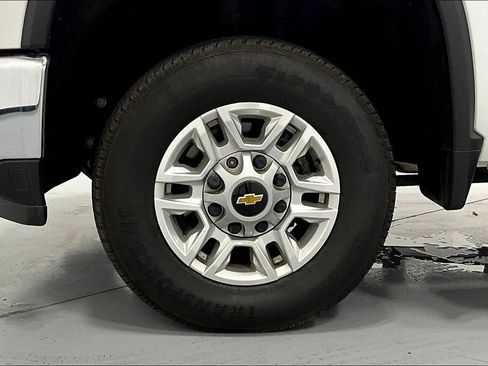 Used 2024 Chevrolet Silverado 2500 LT image 11