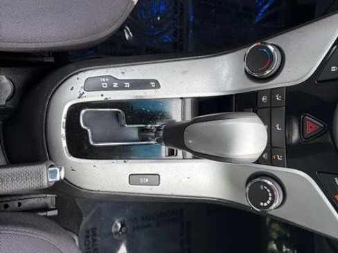 Used 2014 Chevrolet Cruze LS FWD image 17