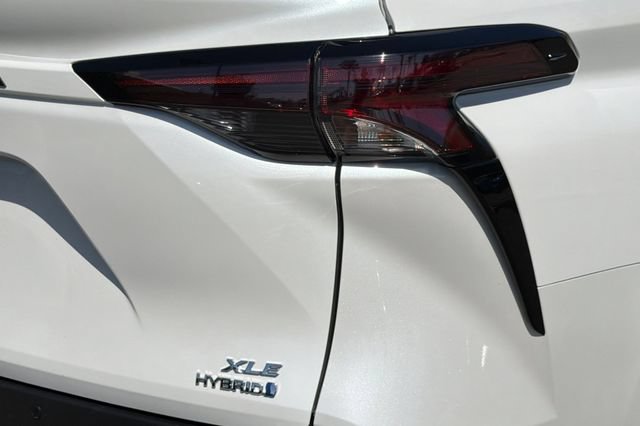 Used 2024 Toyota Sienna XLE FWD image 34