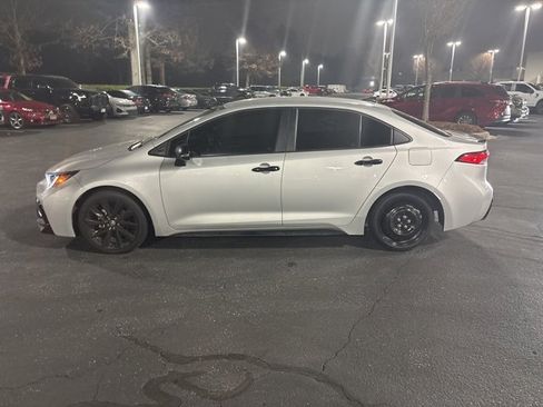 Used 2022 Toyota Corolla SE image 4