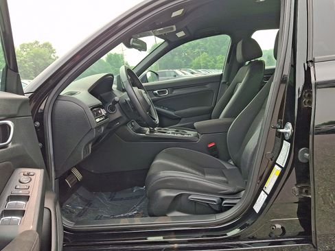 Used 2025 Honda Civic Sport image 13