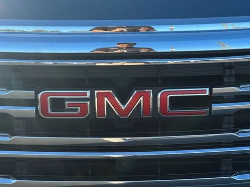 Used 2023 GMC Acadia SLT image 39