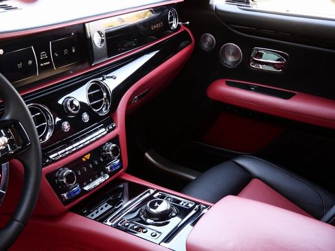 Used 2022 Rolls-Royce Ghost w/ Ghost Package image 23