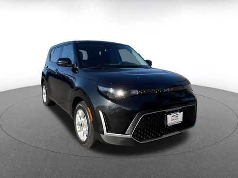 Used 2025 Kia Soul LX w/ LX Technology Package image 3