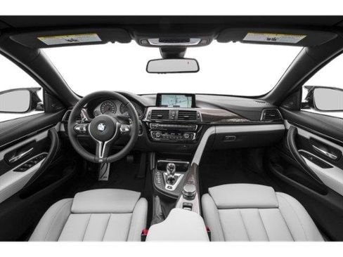 Used 2018 BMW M4 Convertible RWD image 2