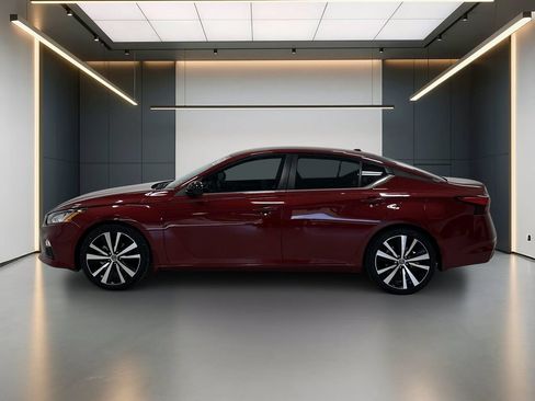 Used 2022 Nissan Altima 2.5 SR FWD image 2