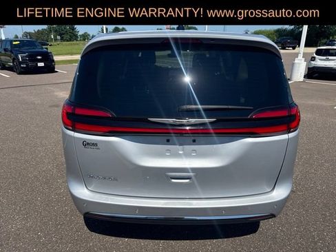 Certified 2024 Chrysler Pacifica Touring-L FWD image 4