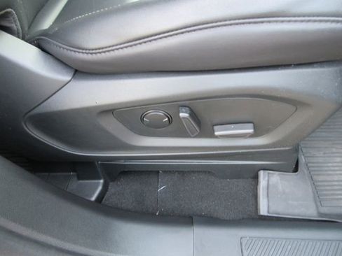 Used 2024 Ford Explorer XLT w/ Equipment Group 202A image 36