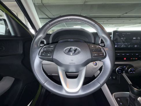 Used 2024 Hyundai Venue SEL FWD image 15