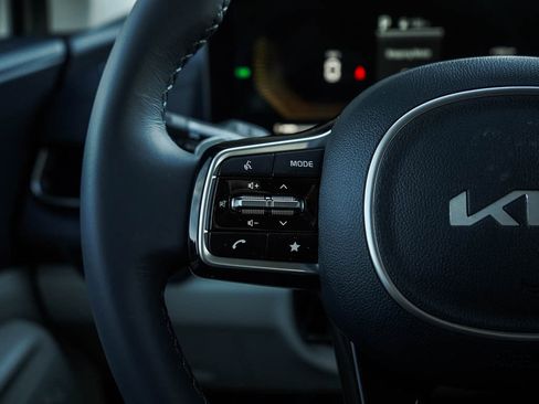 New 2026 Kia Carnival EX image 22