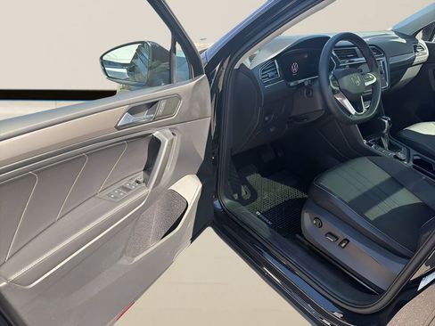 Used 2022 Volkswagen Tiguan SE image 12