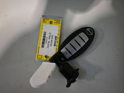 Used 2025 Nissan Altima 2.5 SV FWD image 22