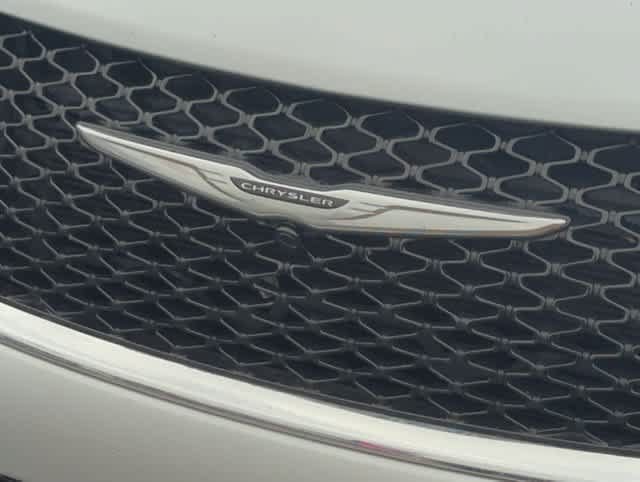 Certified 2024 Chrysler Pacifica Touring-L FWD image 12